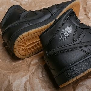 Retro Jordan 1 Winterized Gum... Size 8.5